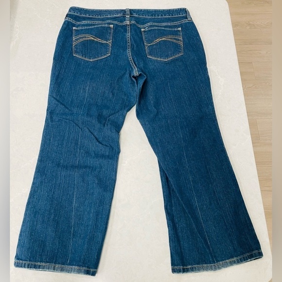 Old Navy Women’s Plus Bootcut Short size 20 - Picture 4 of 4